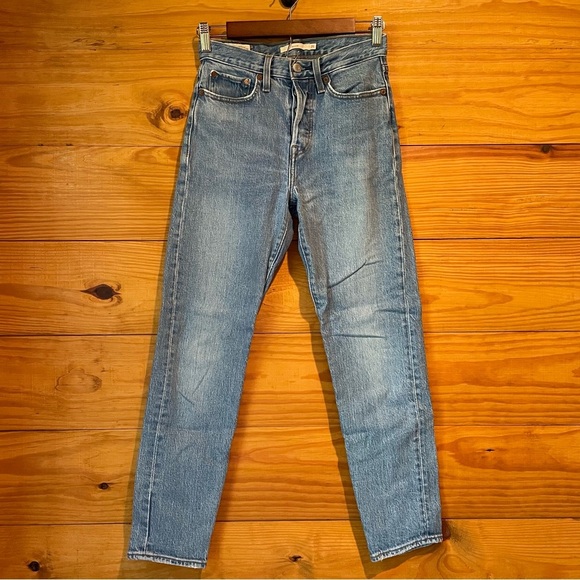 Levi’s Wedgie Icon Fit Denim Ankle Jeans These Dreams Medium Wash 25 Button Fly - Picture 2 of 11